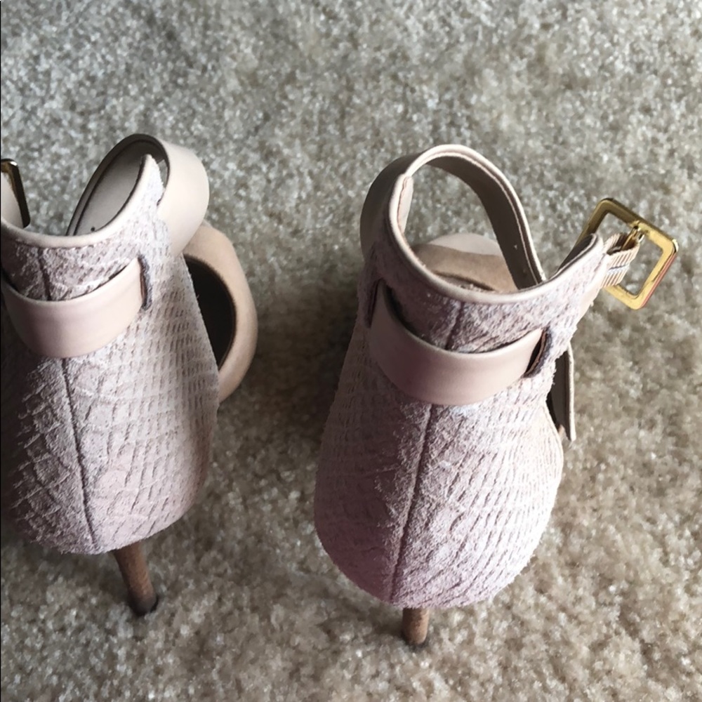 Two tone shoes